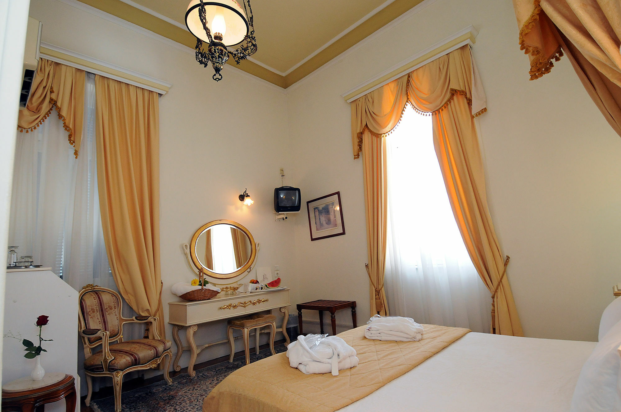 Hotel Pyrgos Of Mytilíni Extérieur photo